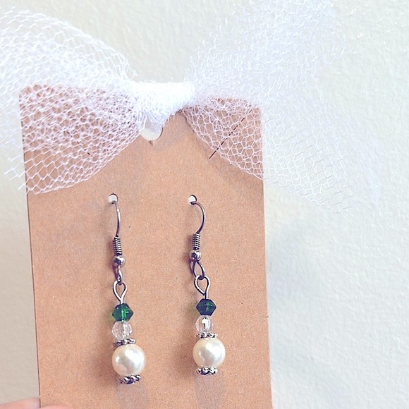 Beautiful Handmade Jewelry & Gift Beaded Dangle Earrings, Pearl+Green Glass Bead - Picture 4 of 16